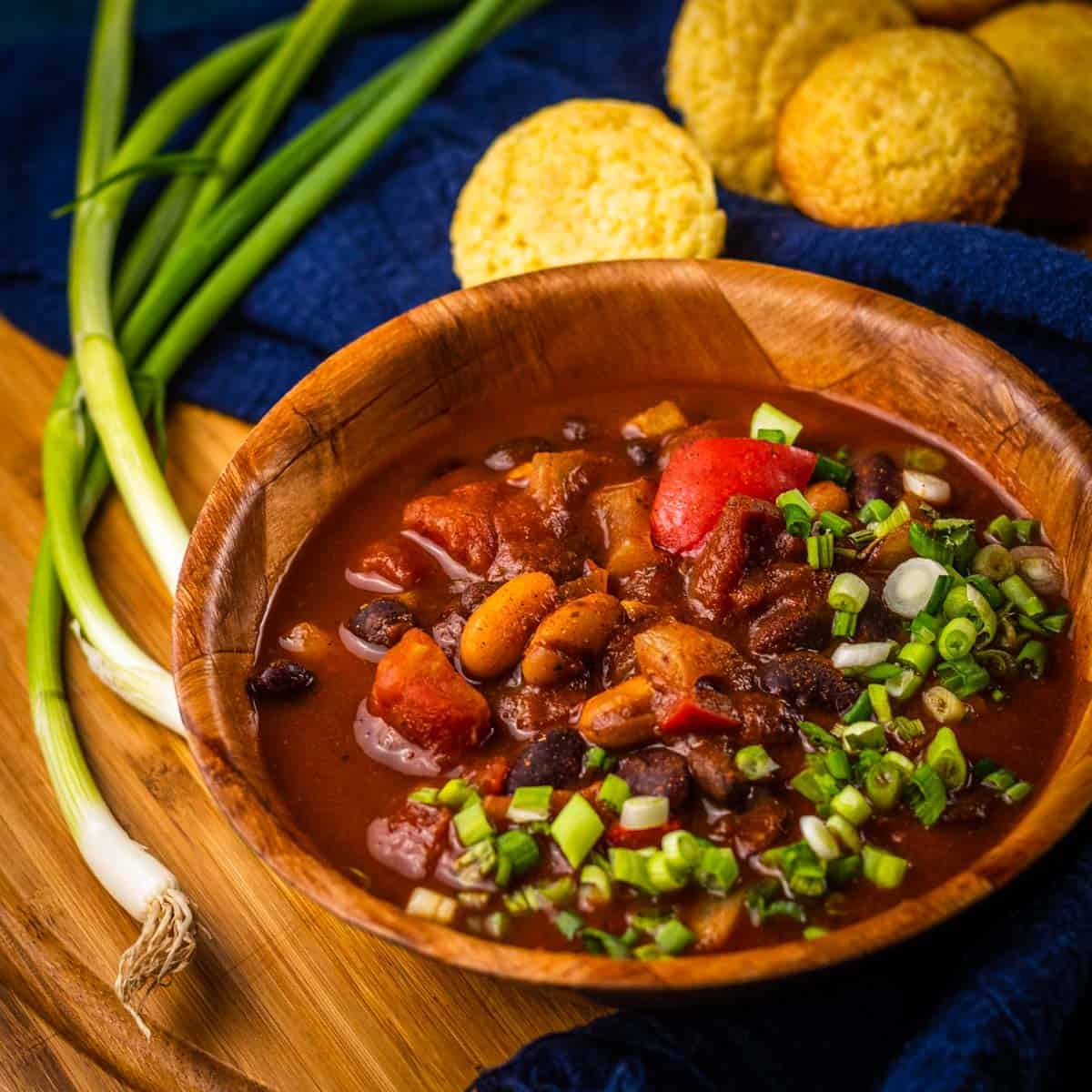 https://scarlatifamilykitchen.com/wp-content/uploads/2021/10/vegan-3-bean-chili-1200x1200-1.jpg