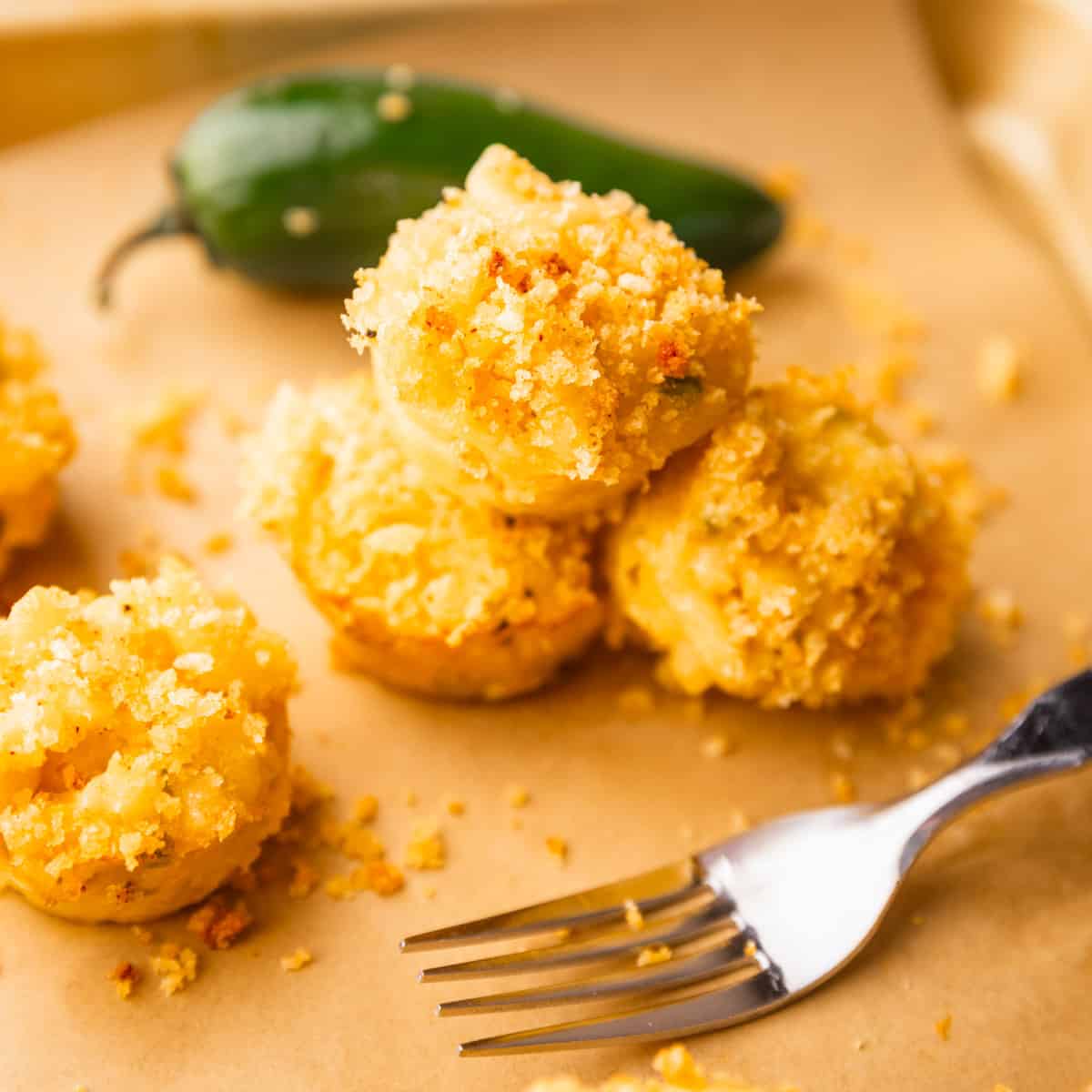 Spicy Baked Mac and Cheese Bites